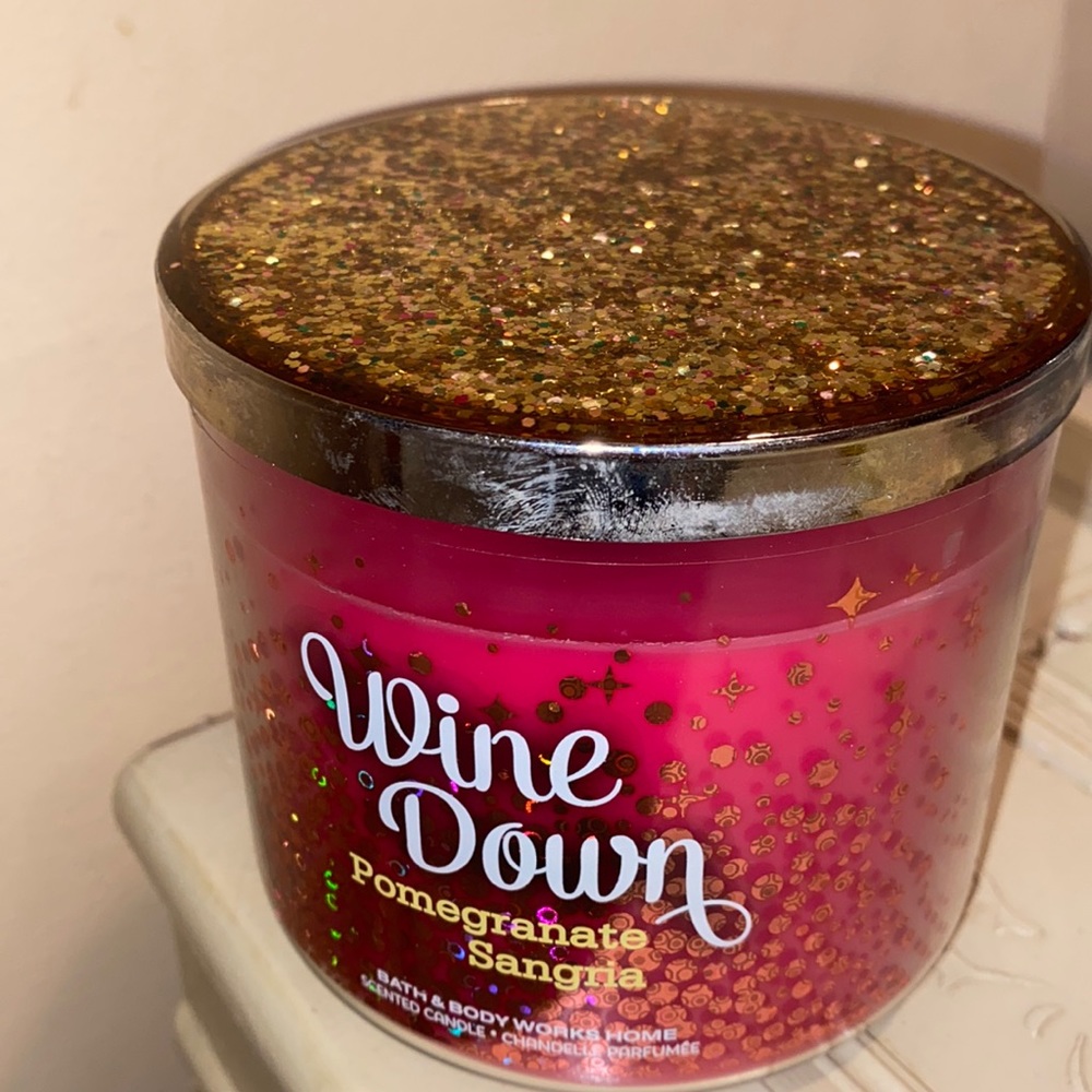 ⭐️ RARE/HTF BBW Wine Down Pomegranate Sangria Candle